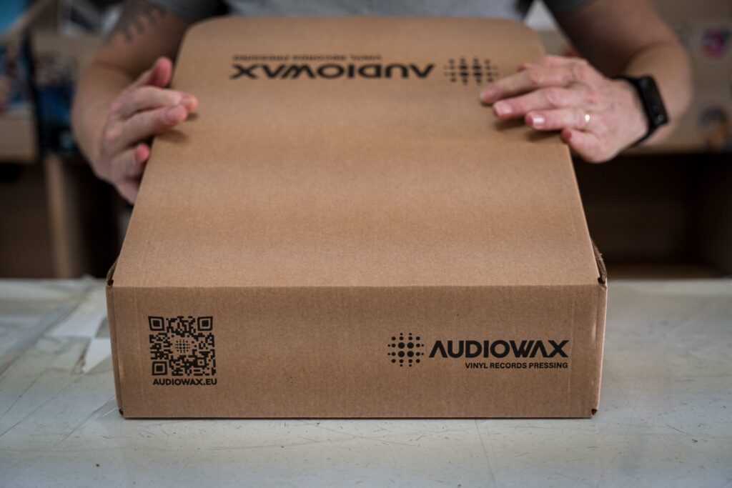 Caixa de expedição Audiowax preparada para discos de vinil